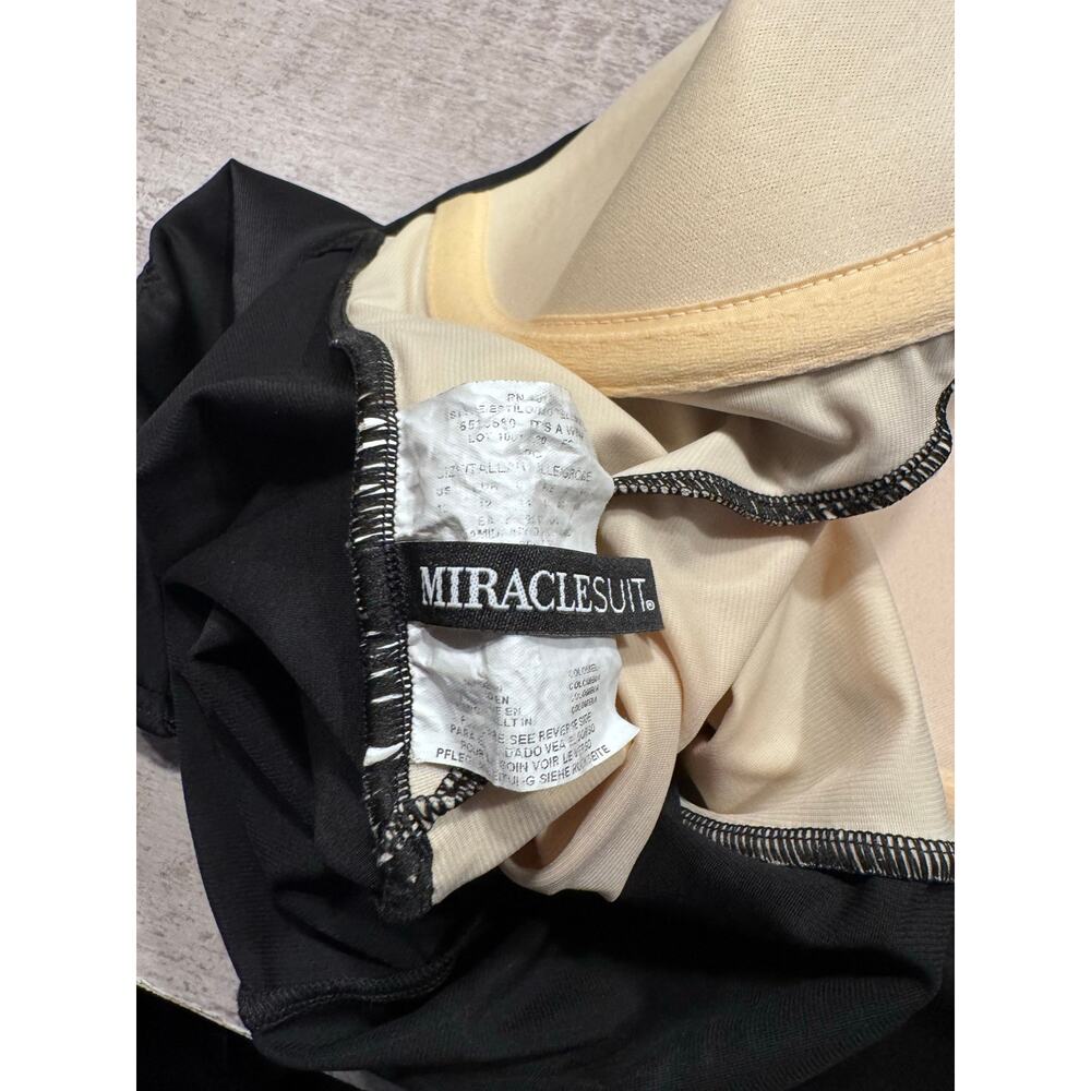Miraclesuit Size 12 It’s A Wrap Swimsuit Estilo Petal to the Metal Black & Gold - Picture 4 of 10